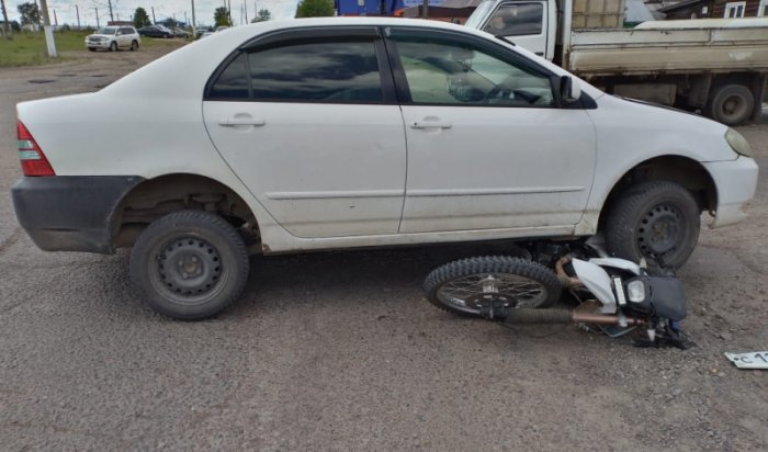 Двух несовершеннолетних сбила машина в поселке Чунском