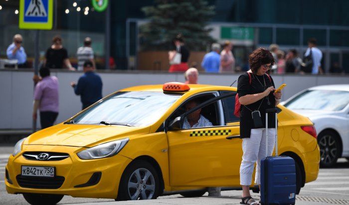 Путин подписал закон о запрете водителям с судимостью работать в такси