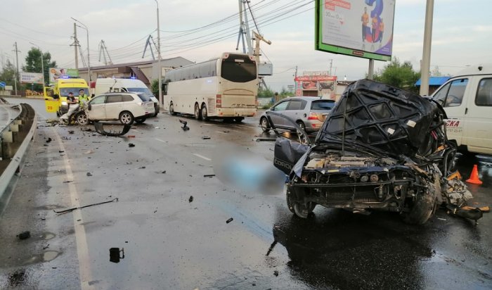 В Иркутске два человека погибли в ДТП
