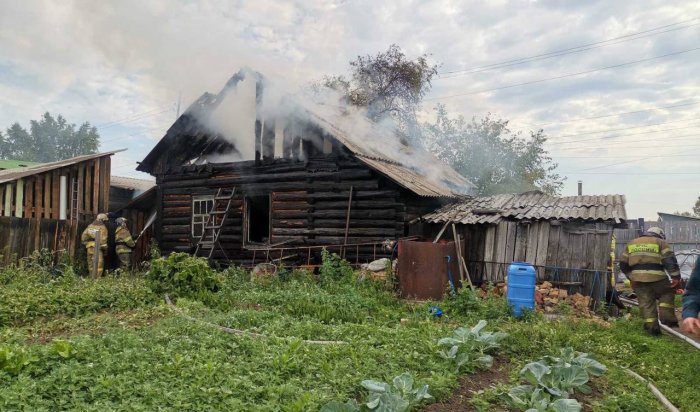 Находившийся в гостях мужчина погиб на пожаре в Тайшете
