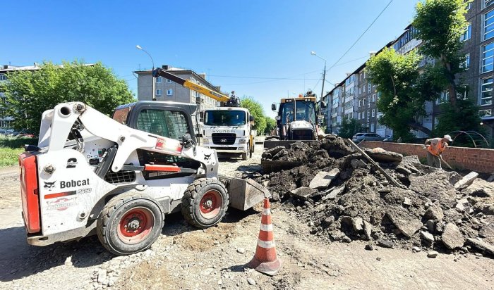 Мэр Иркутска проверил ход ремонта на улице Волгоградской