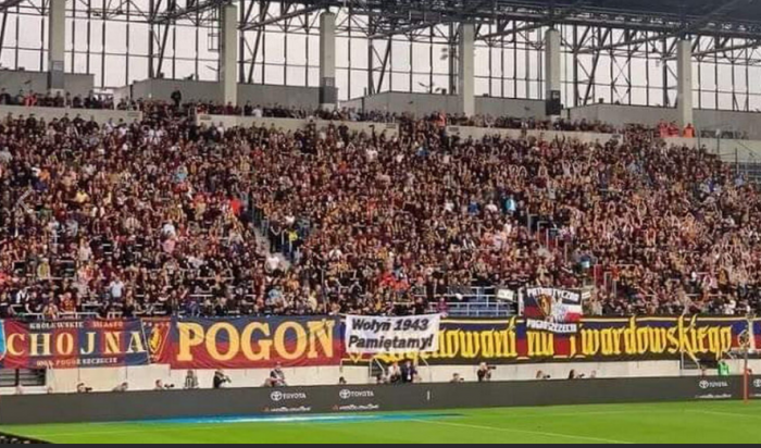 Польские фанаты устроили антиукраинскую акцию на матче Лиги конференций УЕФА