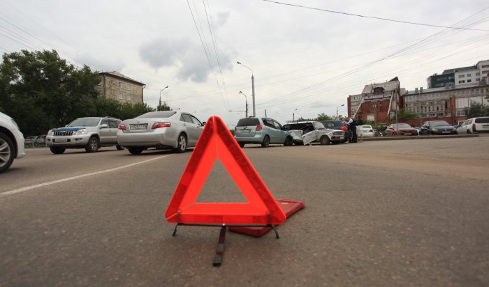ДТП с тремя автомобилями произошло возле «Фортуны» в Иркутске