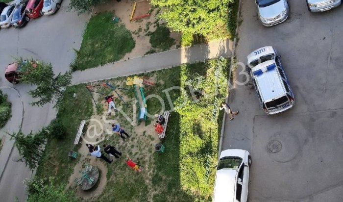 Иркутянин убил клюшкой незнакомого мужчину во дворе дома в Иркутске