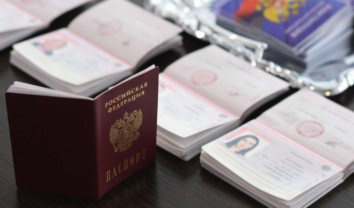 Более восьми тысяч российских паспортов выдали в Запорожской области