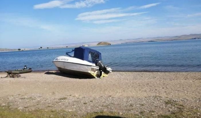 Пьяный водитель катера вылетел на берег бухты Байкала, где играли дети