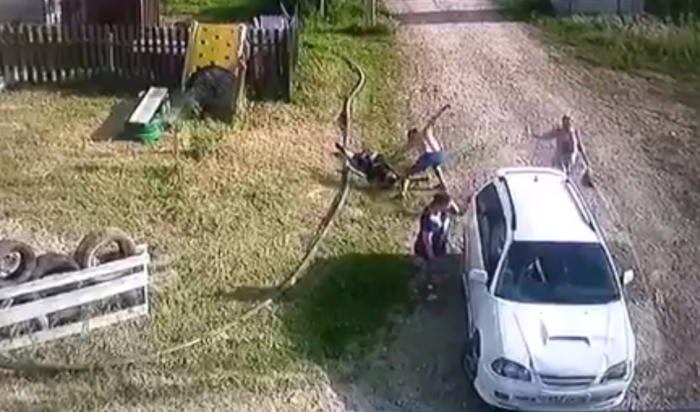 В СНТ Недра по Голоустненскому тракту на местного жителя было совершено разбойное нападение (Видео)