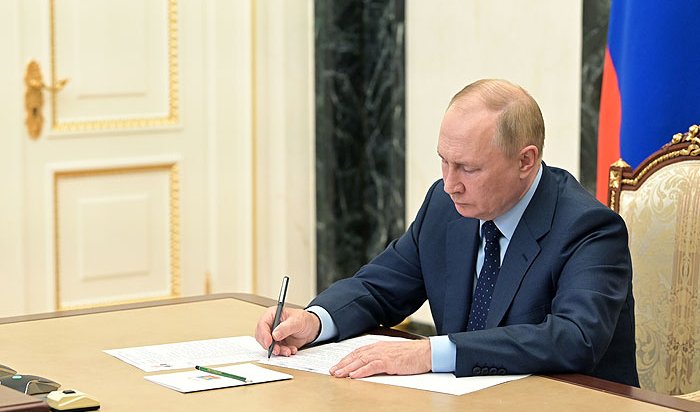 Путин подписал указ о выплатах беженцам из Донбасса и Украины