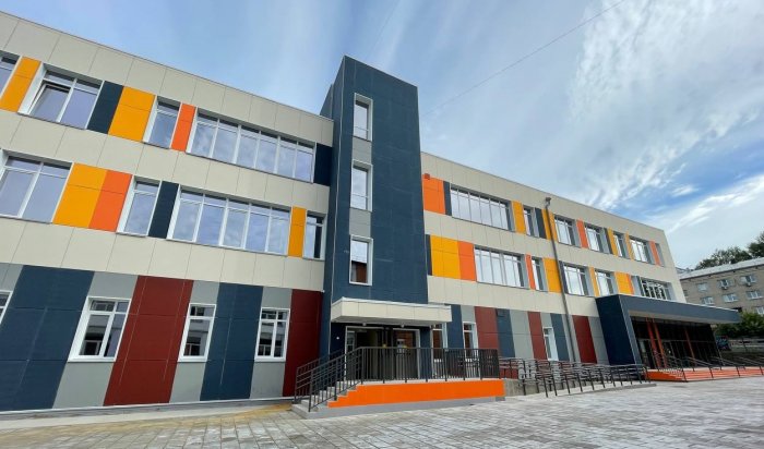 Первый звонок в новом блоке начальной школы № 14 в Иркутске