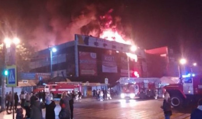 В Уфе загорелся торговый центр (Видео)