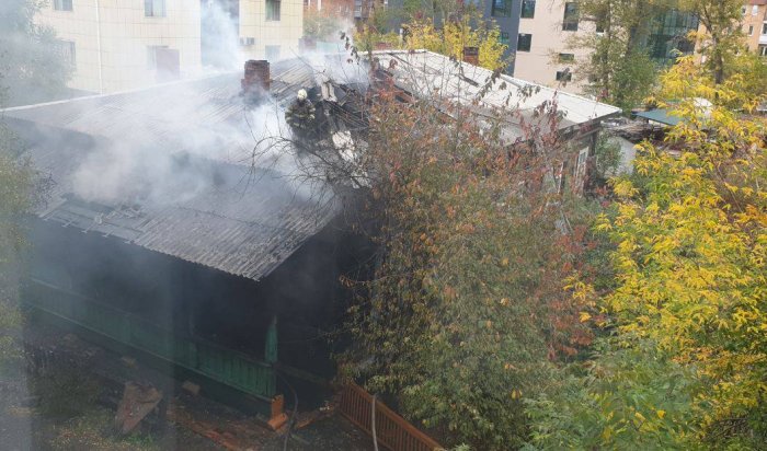 Из-за обогревателя сгорел жилой дом-памятник в Милицейском переулке в Иркутске