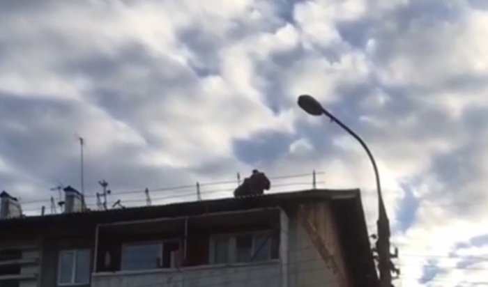 В Мегете мужчина пытался спрыгнуть с пятого этажа (Видео)
