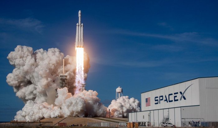 Запуск аппарата SpaceX к МКС перенесли из-за урагана