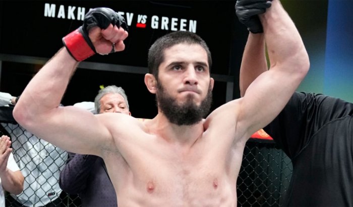 Ислам Махачев победил бразильца в легком весе UFC
