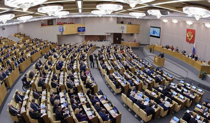 Госдума приняла в первом чтении законопроекты о запрете ЛГБТ-пропаганды