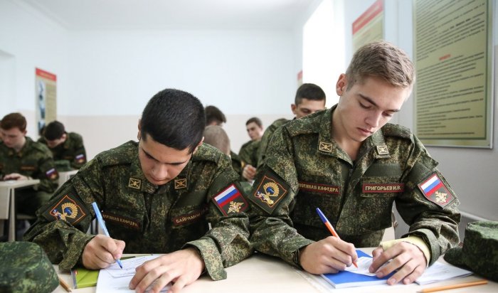 Cо следующего учебного года в российских школах появится курс по начальной военной подготовке