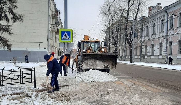 В Иркутске усилена работа по уборке снега