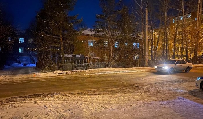 В Иркутске мужчина на иномарке сбил 19-летнюю девушку