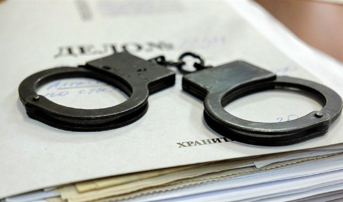 Троих полицейских задержали по подозрению в получении взятки в Иркутске