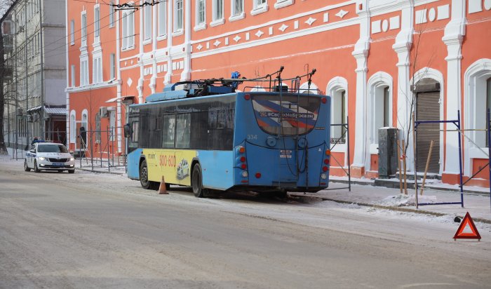 В Иркутске на Желябова троллейбус сбил пешехода