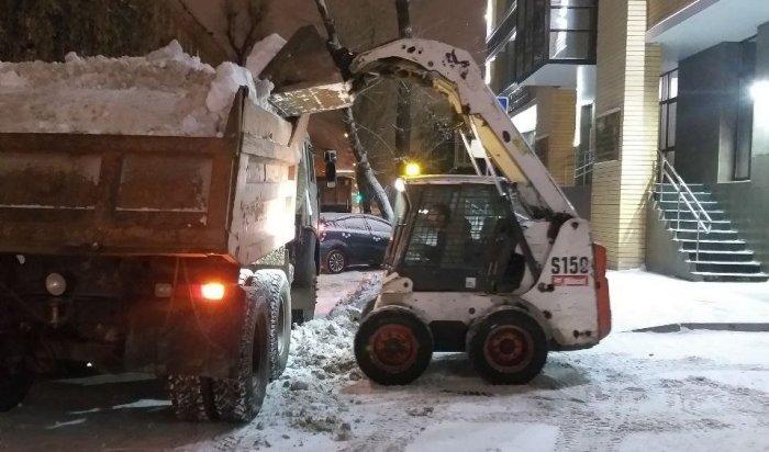 Почти 700 тонн снега вывезли за сутки с улиц Иркутска