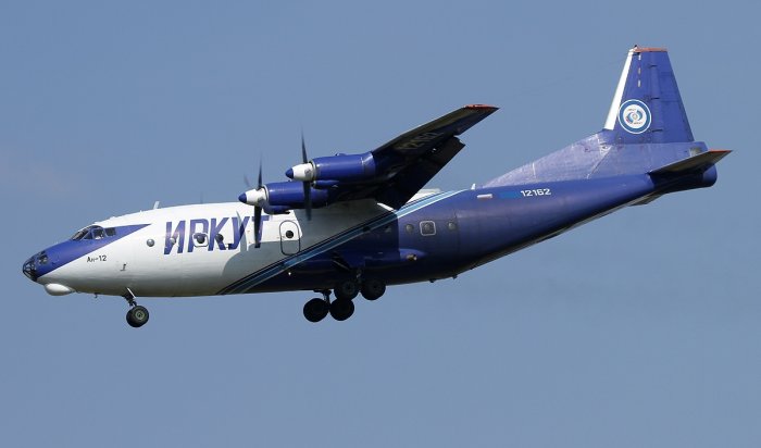 Военно-транспортный самолёт Ан-12 экстренно сел в Новосибирске
