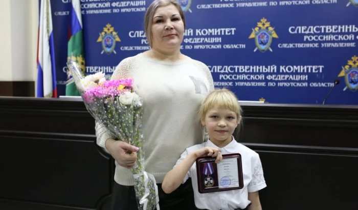 Первоклассница из Черемхово спасла подругу от педофила