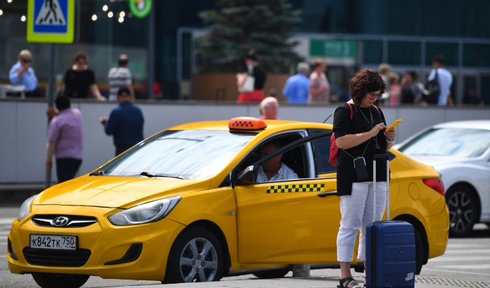 Госдума приняла закон, регулирующий работу такси