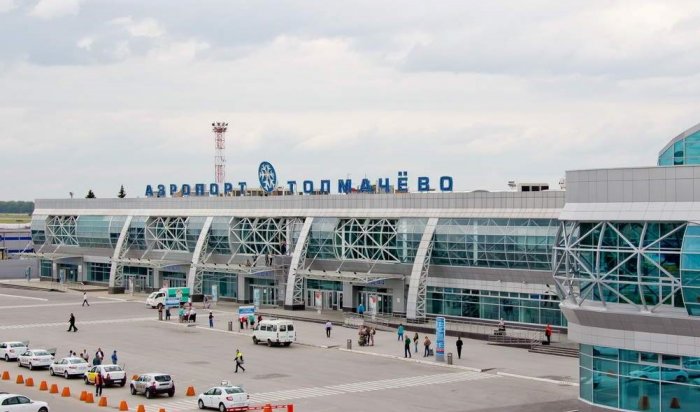 Летевший из Иркутска самолет сел в Новосибирске после сообщения об угрозе взрыва