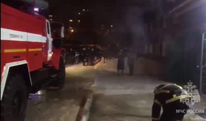 В новогоднюю ночь на пожаре в Иркутске спасли 20 человек