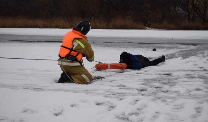 Четыре человека провалились под лёд в Иркутске с начала 2023 года