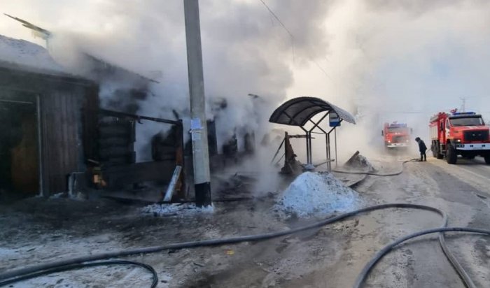 Жилой дом сгорел на улице Радищева в Иркутске