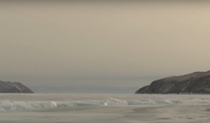 Из-за трещины во льду может не открыться переправа на Ольхон (Видео)