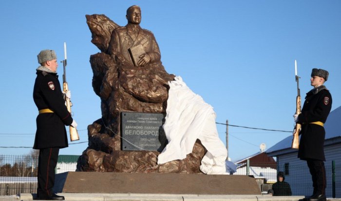 В селе Баклаши открыли памятник Афанасию Белобородову