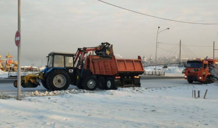 В Иркутске в усиленном режиме проведут уборку и вывоз снега с улиц города в выходные дни