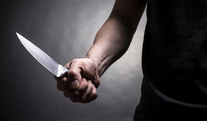 В Братске пьяный мужчина нанес знакомому 17 ударов ножом