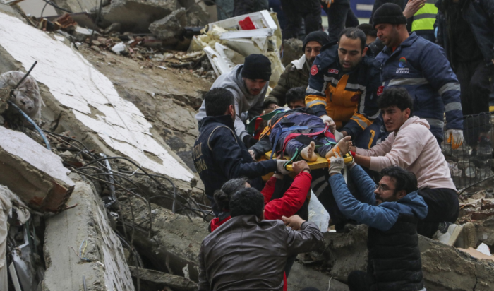 Число погибших в результате землетрясения в Турции превысило 2,9 тысяч