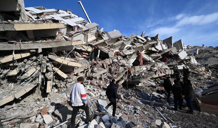 Число погибших в результате землетрясений в Турции возросло до 17 674