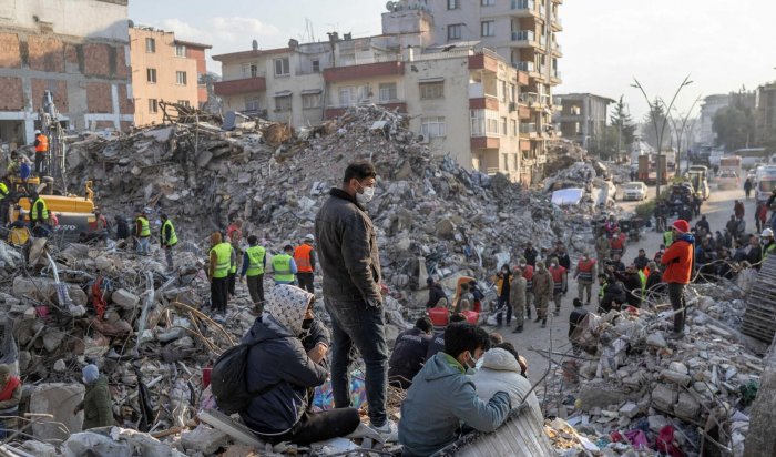 Двух человек спасли из-под завалов в Турции спустя 198 часов после землетрясения