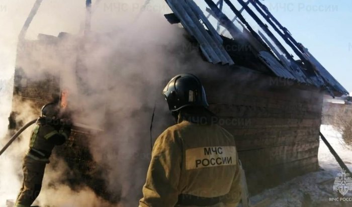 На пожаре в Усть-Ордынском погибла женщина