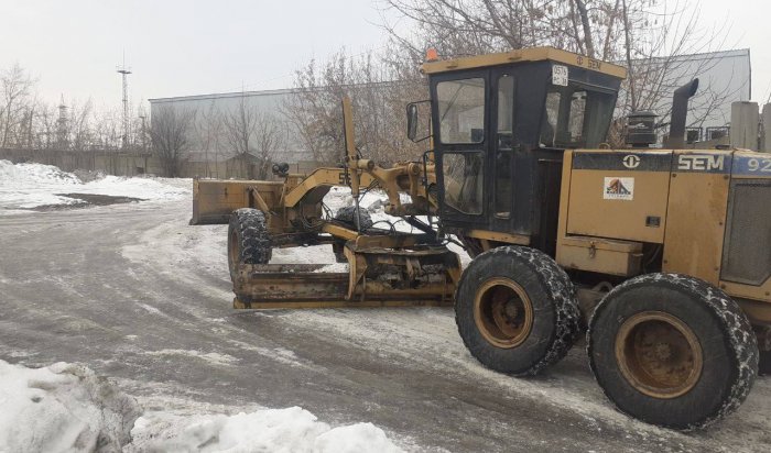 В Иркутске продолжается вывоз снега