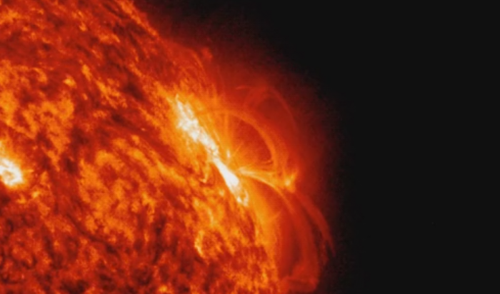 На Солнце произошла сверхмощная вспышка (Видео)