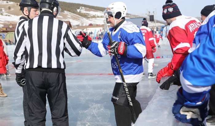 8 марта на льду Байкала прошел хоккейный матч с участием звезд мирового спорта