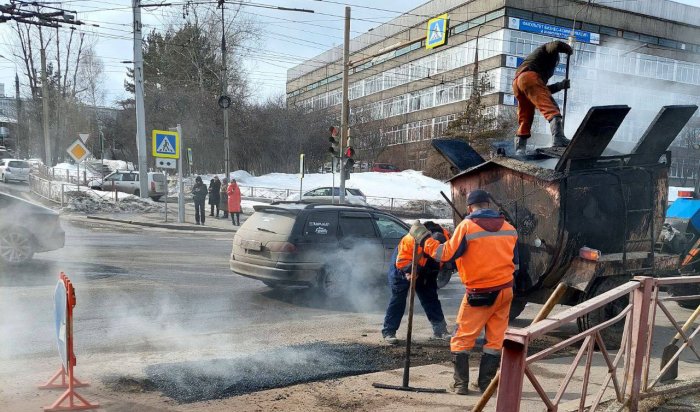 В Иркутске начался ямочный ремонт дорог