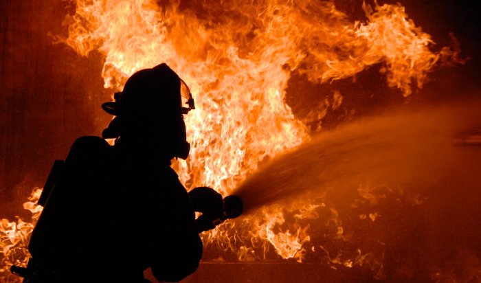 13 человек спасены на пожаре в Черемхово Иркутской области