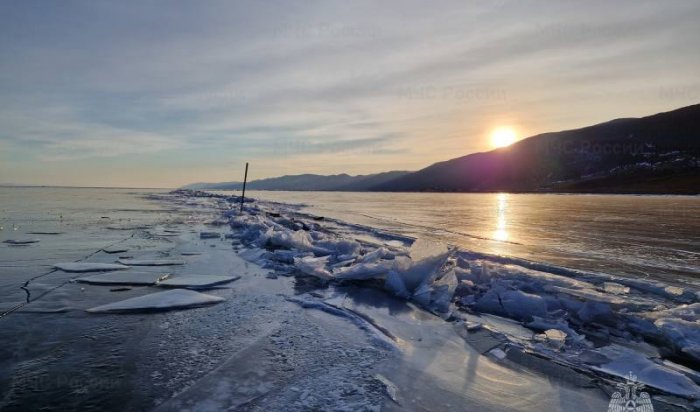 На Байкале начал активно таять лед