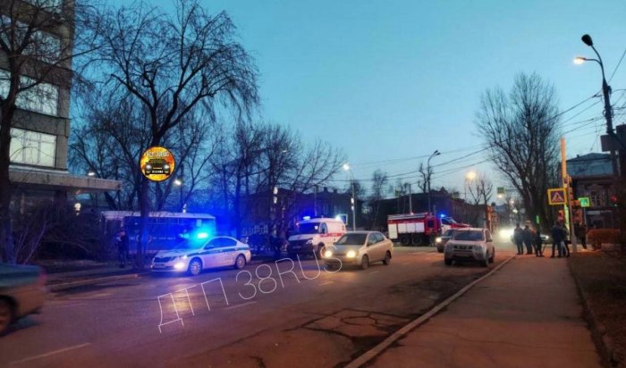 Автобус и пожарная машина столкнулись в Иркутске
