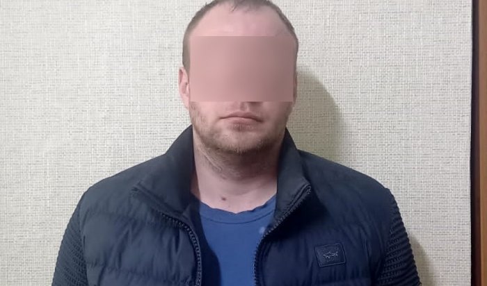 В Иркутске задержали водителя с запрещенной атрибутикой