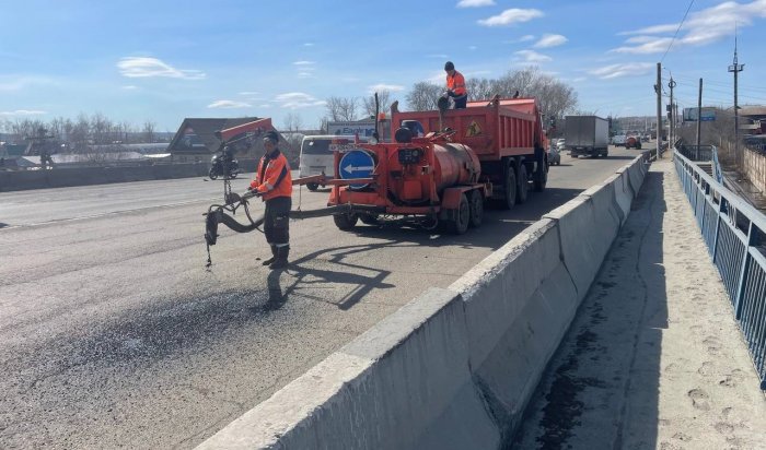 За неделю на 23 улицах Иркутска выполнили ямочный ремонт дорог