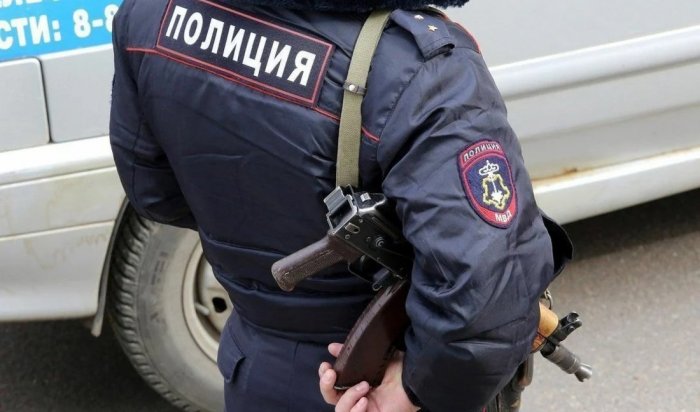 В Иркутской области несколько мужчин напали на полицейского (Видео)
